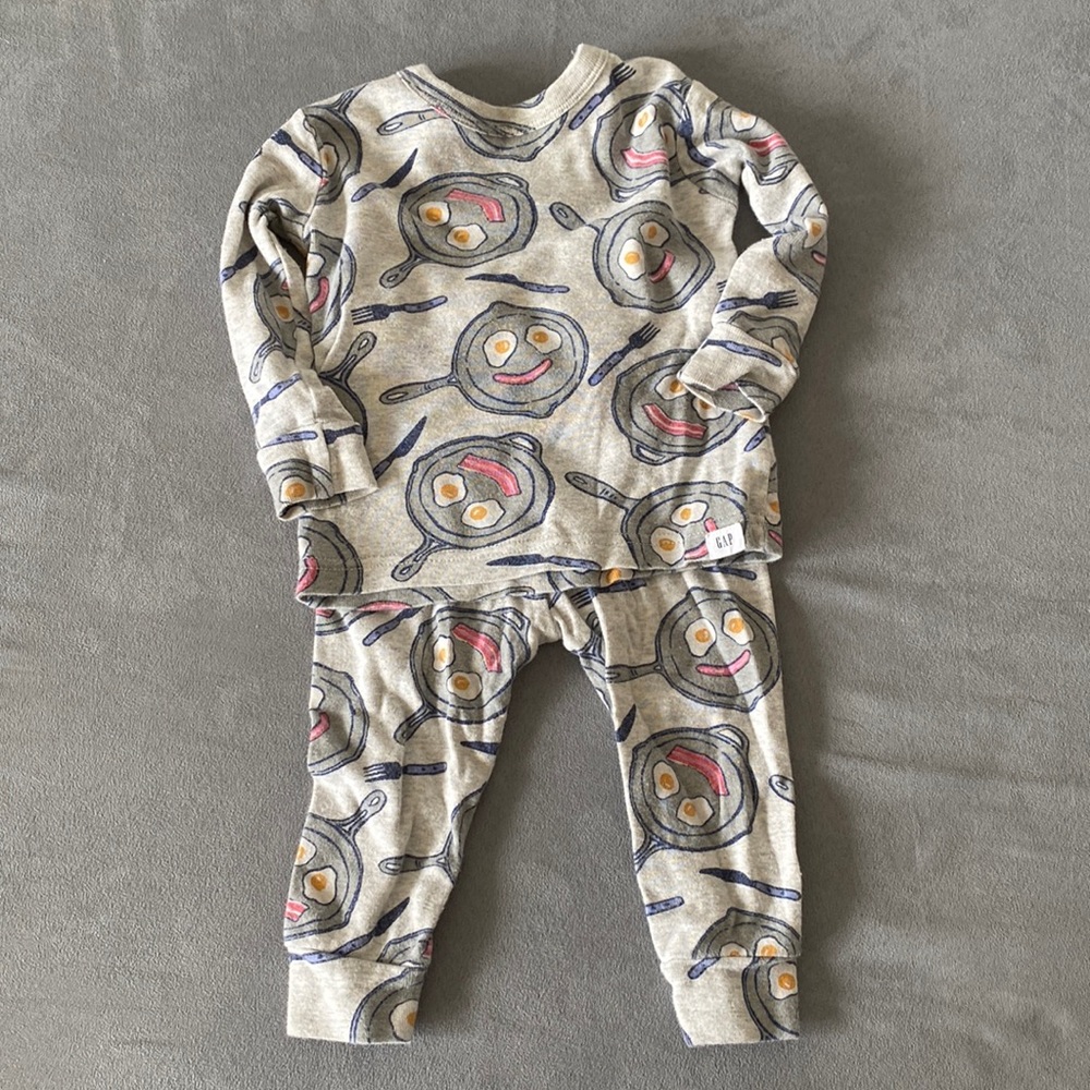 Gap Pajamas 6-12 months
